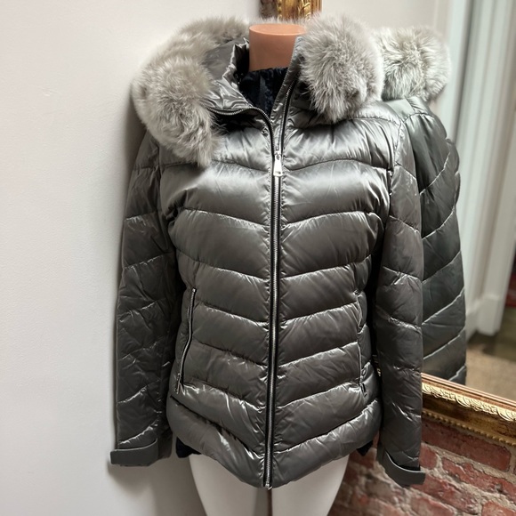 MAXIMILIAN silver fur coat - Picture 15 of 16